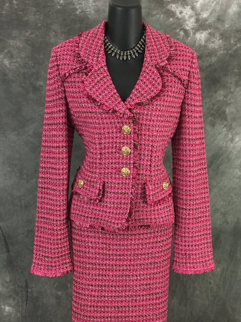 BEAUTIFUL St John knit pink multi fringe jacket skirt suit size 6 8 - Picture 4 of 10